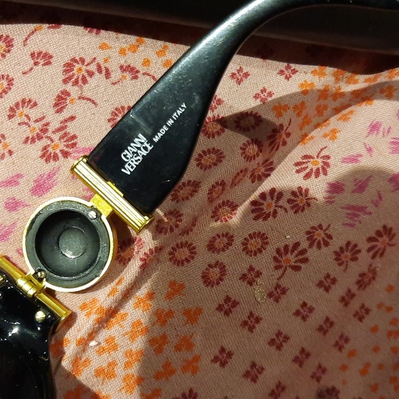 AUTHENTIC GIANNI VERSACE MEDUSA SEXY CHIC BLACK GOLD SUNGLASSES W/CASE - Picture 3 of 12